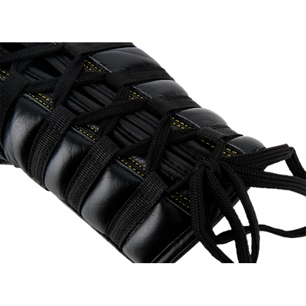 UFC Премиальные тренировочные перчатки на шнуровке черные - 14 Oz